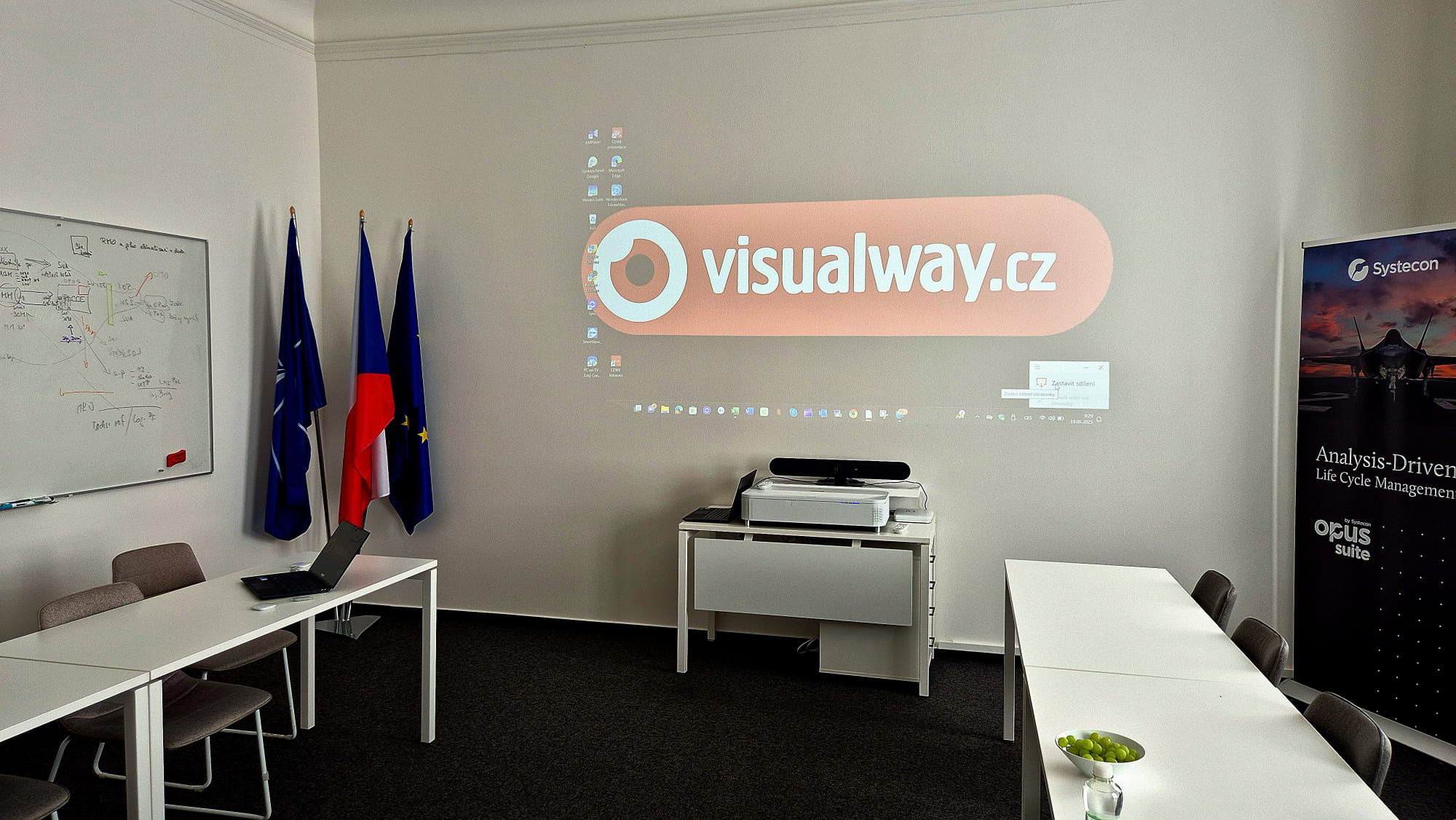 Videokonfereční místnost, epson, dongle